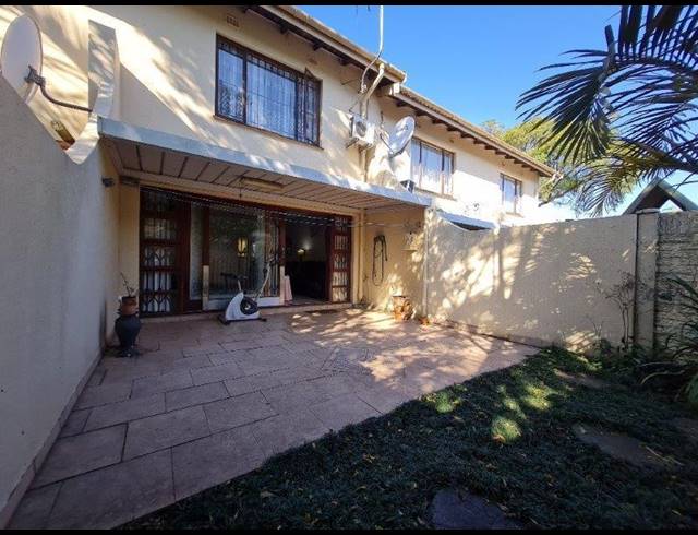 2 BEDROOM DUPLEX SOLD IN THE WOLDS